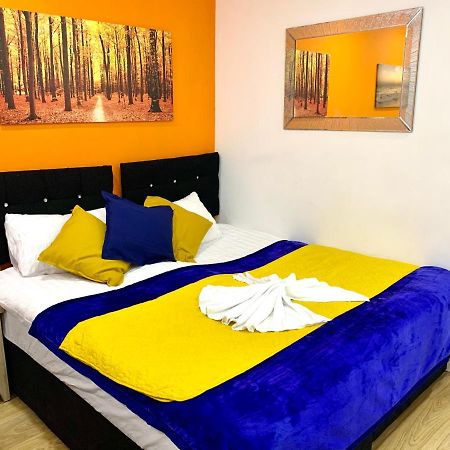 London 2 Bedroom Apartment, Kitchen, Reception And Private Garden المظهر الخارجي الصورة