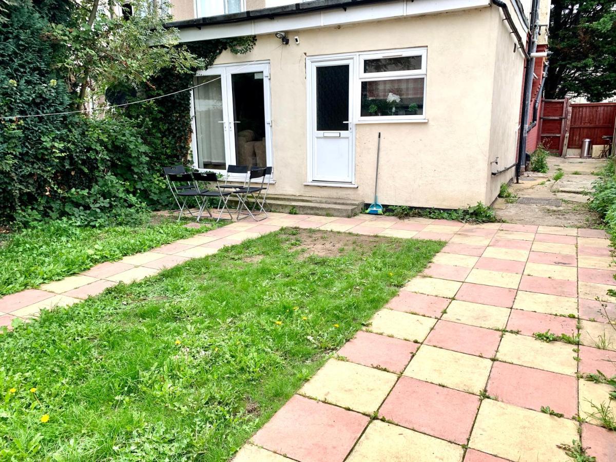 London 2 Bedroom Apartment, Kitchen, Reception And Private Garden المظهر الخارجي الصورة