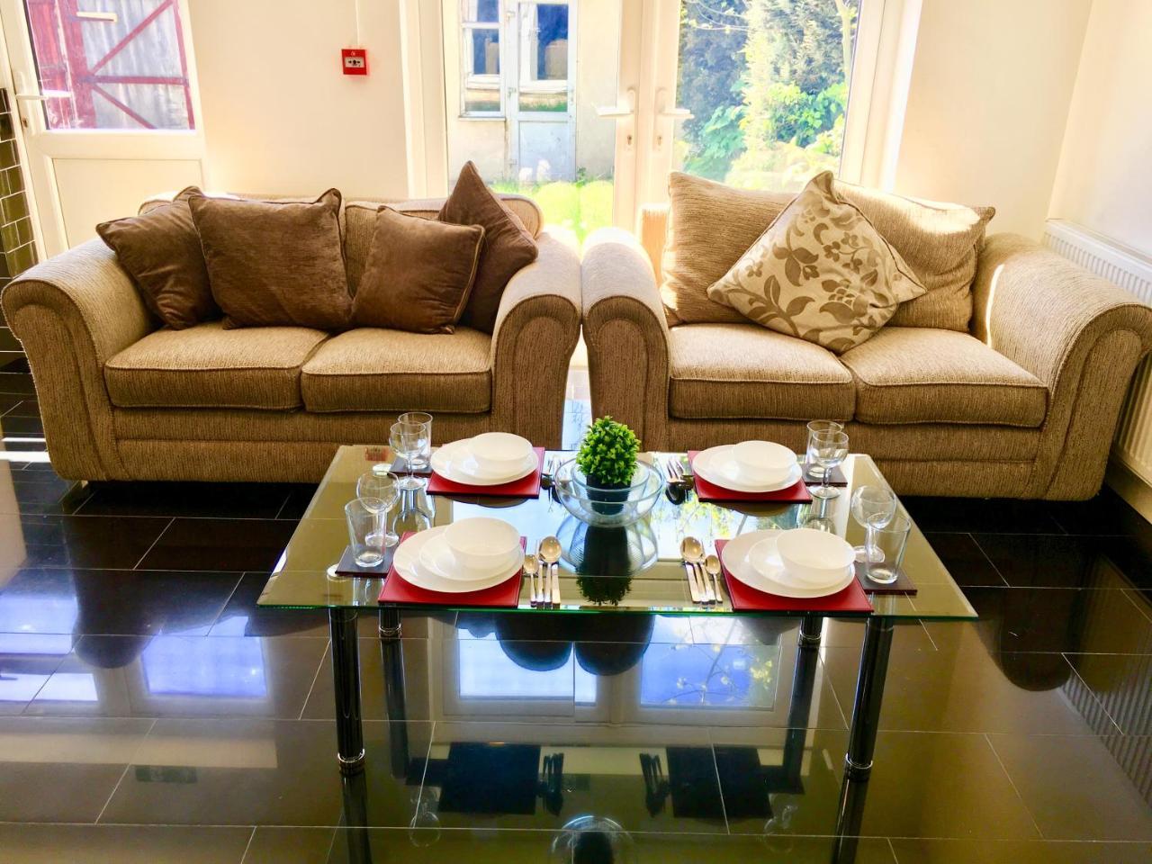 London 2 Bedroom Apartment, Kitchen, Reception And Private Garden المظهر الخارجي الصورة