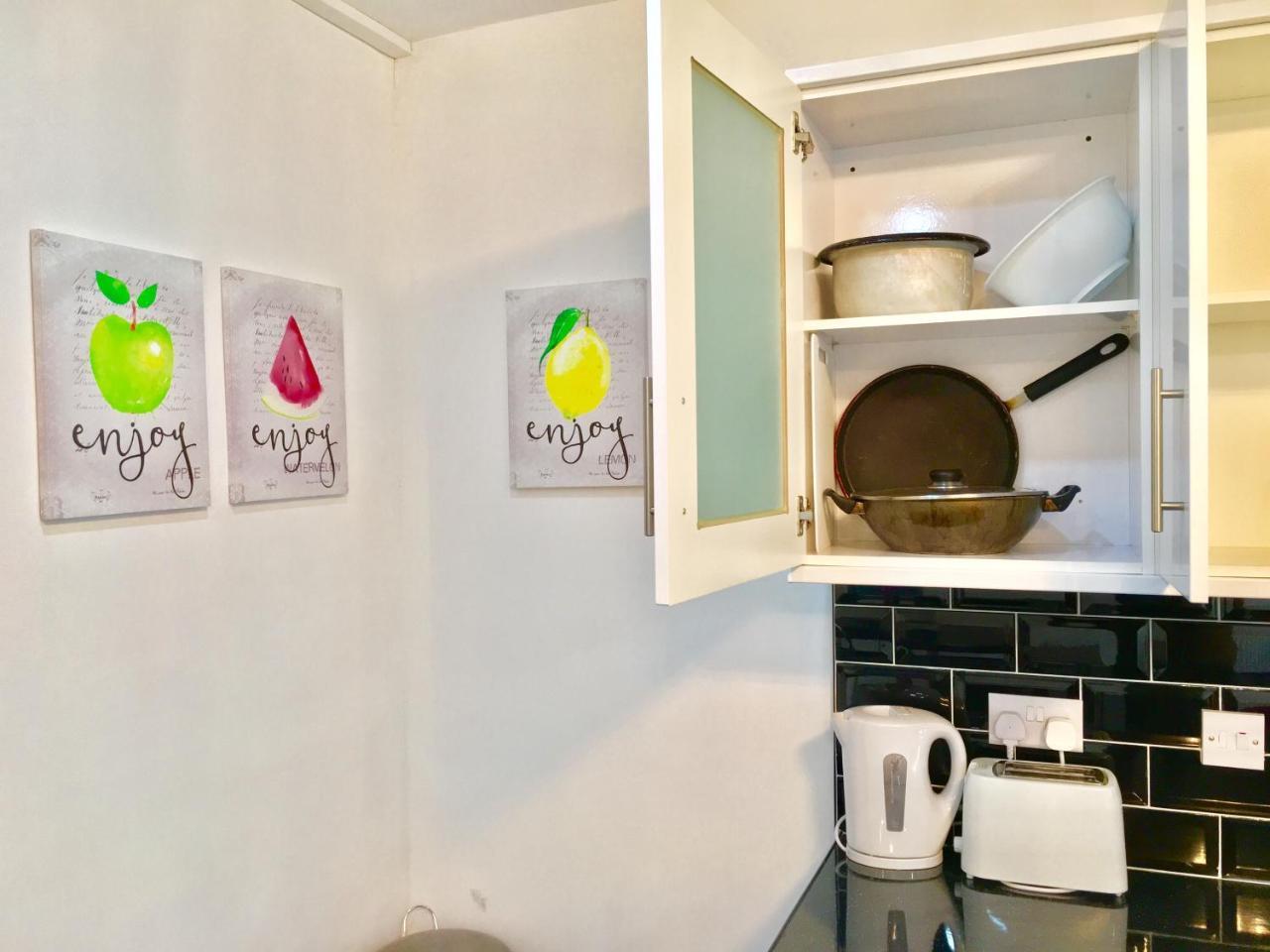London 2 Bedroom Apartment, Kitchen, Reception And Private Garden المظهر الخارجي الصورة