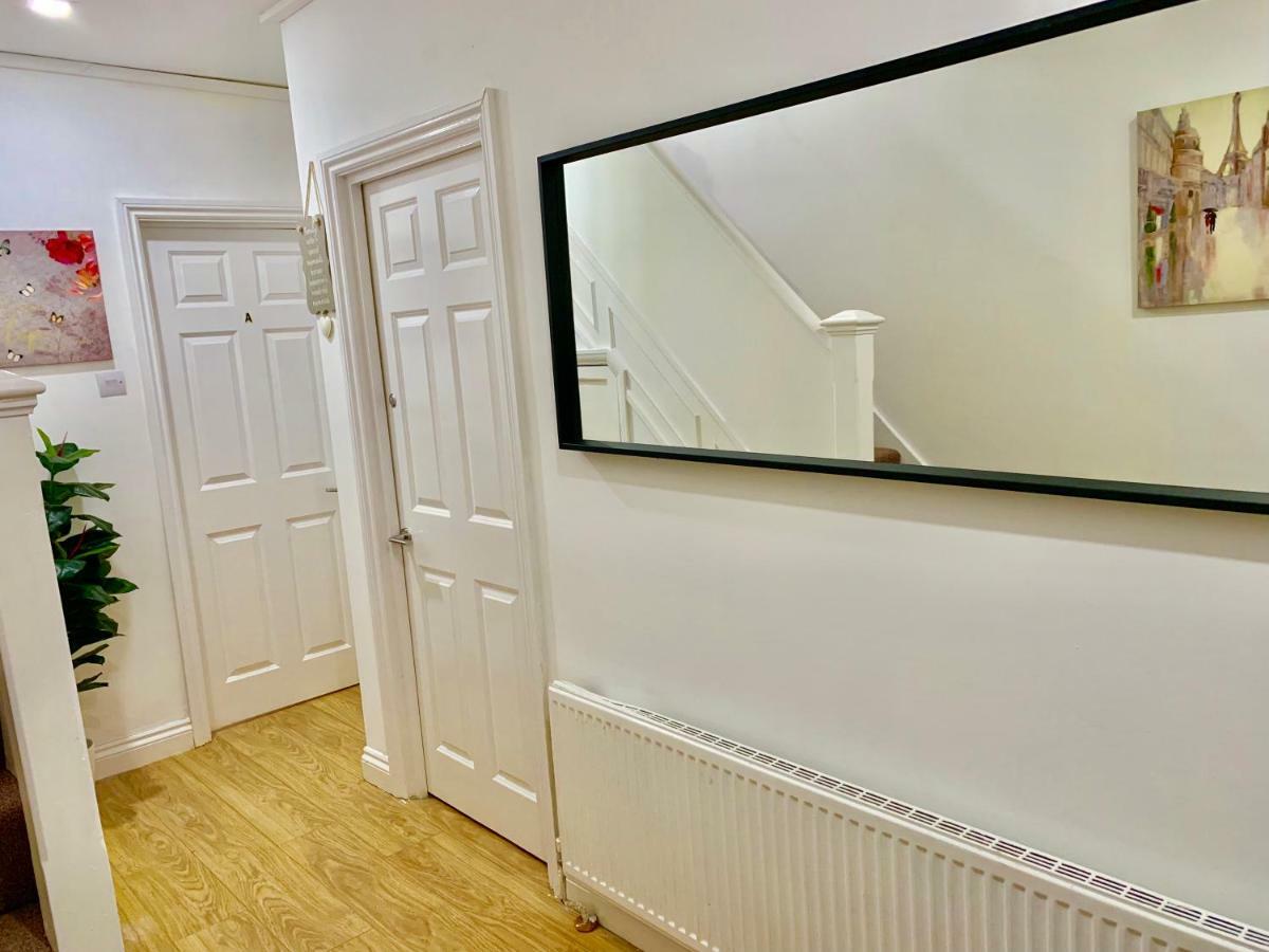 London 2 Bedroom Apartment, Kitchen, Reception And Private Garden المظهر الخارجي الصورة