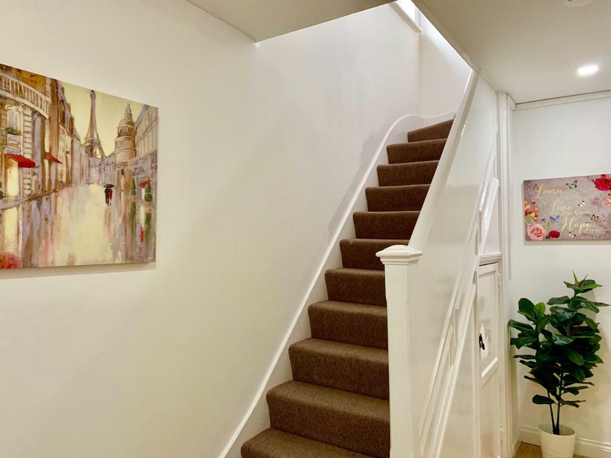 London 2 Bedroom Apartment, Kitchen, Reception And Private Garden المظهر الخارجي الصورة