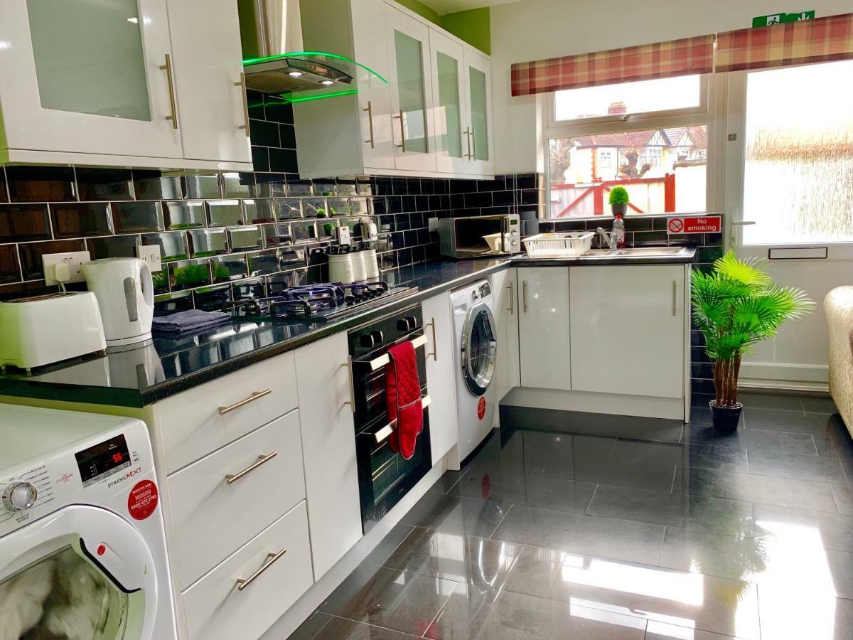 London 2 Bedroom Apartment, Kitchen, Reception And Private Garden المظهر الخارجي الصورة
