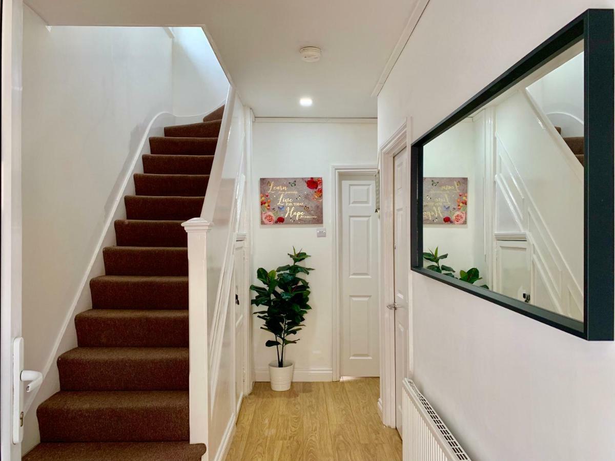 London 2 Bedroom Apartment, Kitchen, Reception And Private Garden المظهر الخارجي الصورة