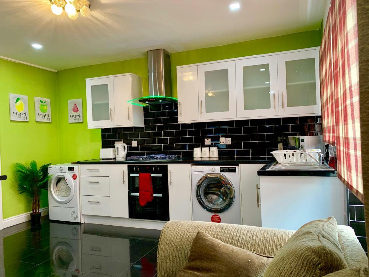 London 2 Bedroom Apartment, Kitchen, Reception And Private Garden المظهر الخارجي الصورة