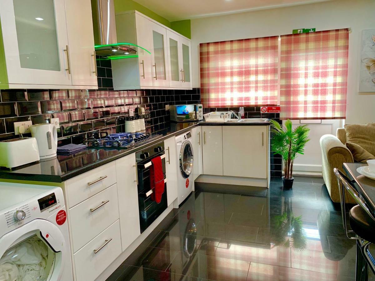 London 2 Bedroom Apartment, Kitchen, Reception And Private Garden المظهر الخارجي الصورة