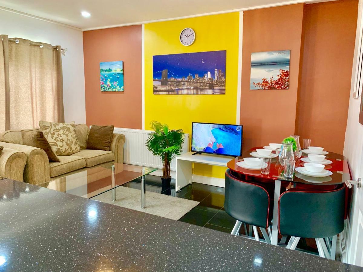 London 2 Bedroom Apartment, Kitchen, Reception And Private Garden المظهر الخارجي الصورة