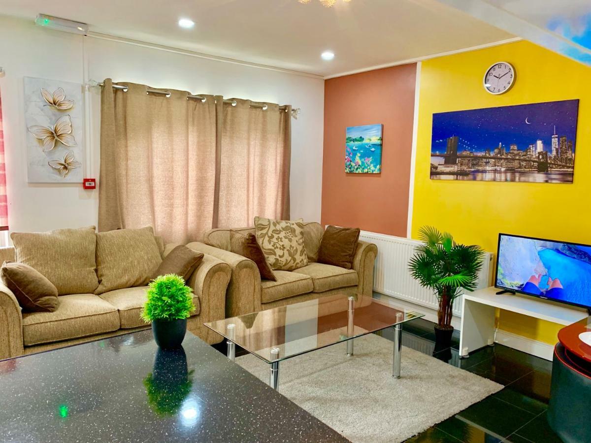 London 2 Bedroom Apartment, Kitchen, Reception And Private Garden المظهر الخارجي الصورة