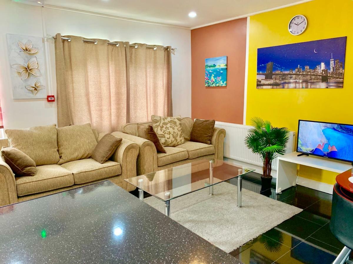 London 2 Bedroom Apartment, Kitchen, Reception And Private Garden المظهر الخارجي الصورة