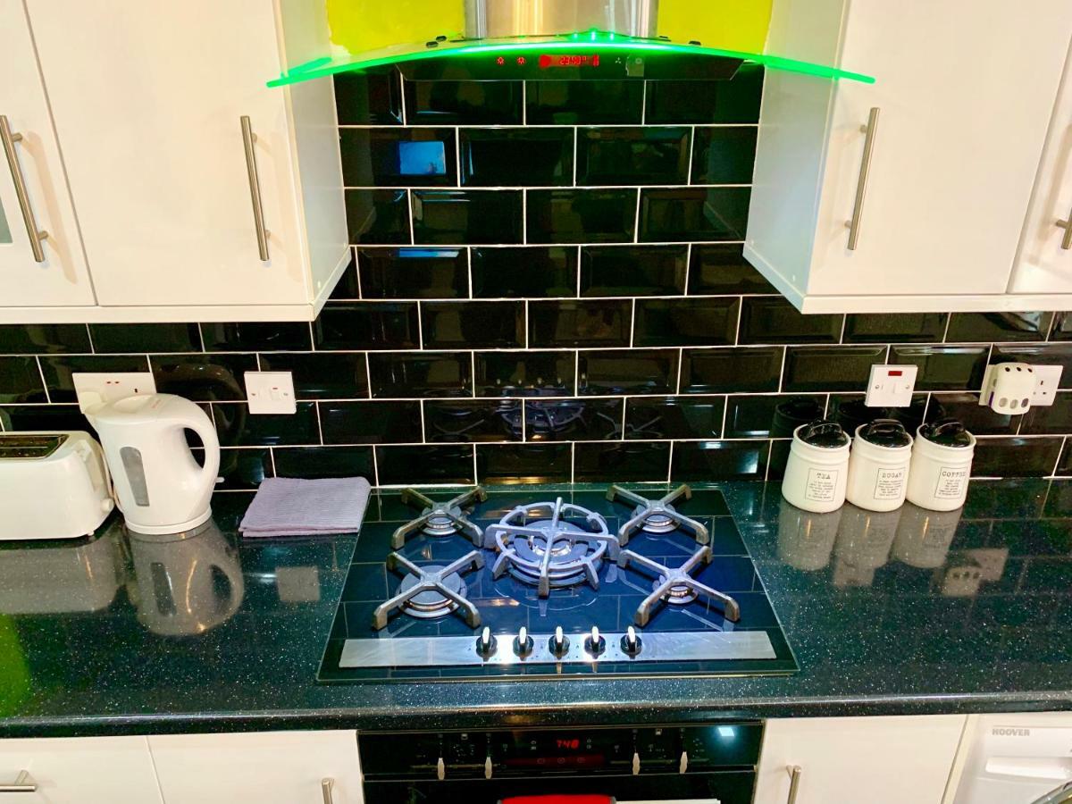 London 2 Bedroom Apartment, Kitchen, Reception And Private Garden المظهر الخارجي الصورة