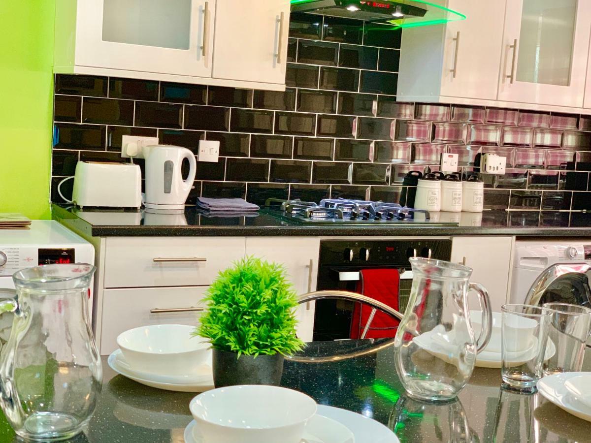London 2 Bedroom Apartment, Kitchen, Reception And Private Garden المظهر الخارجي الصورة