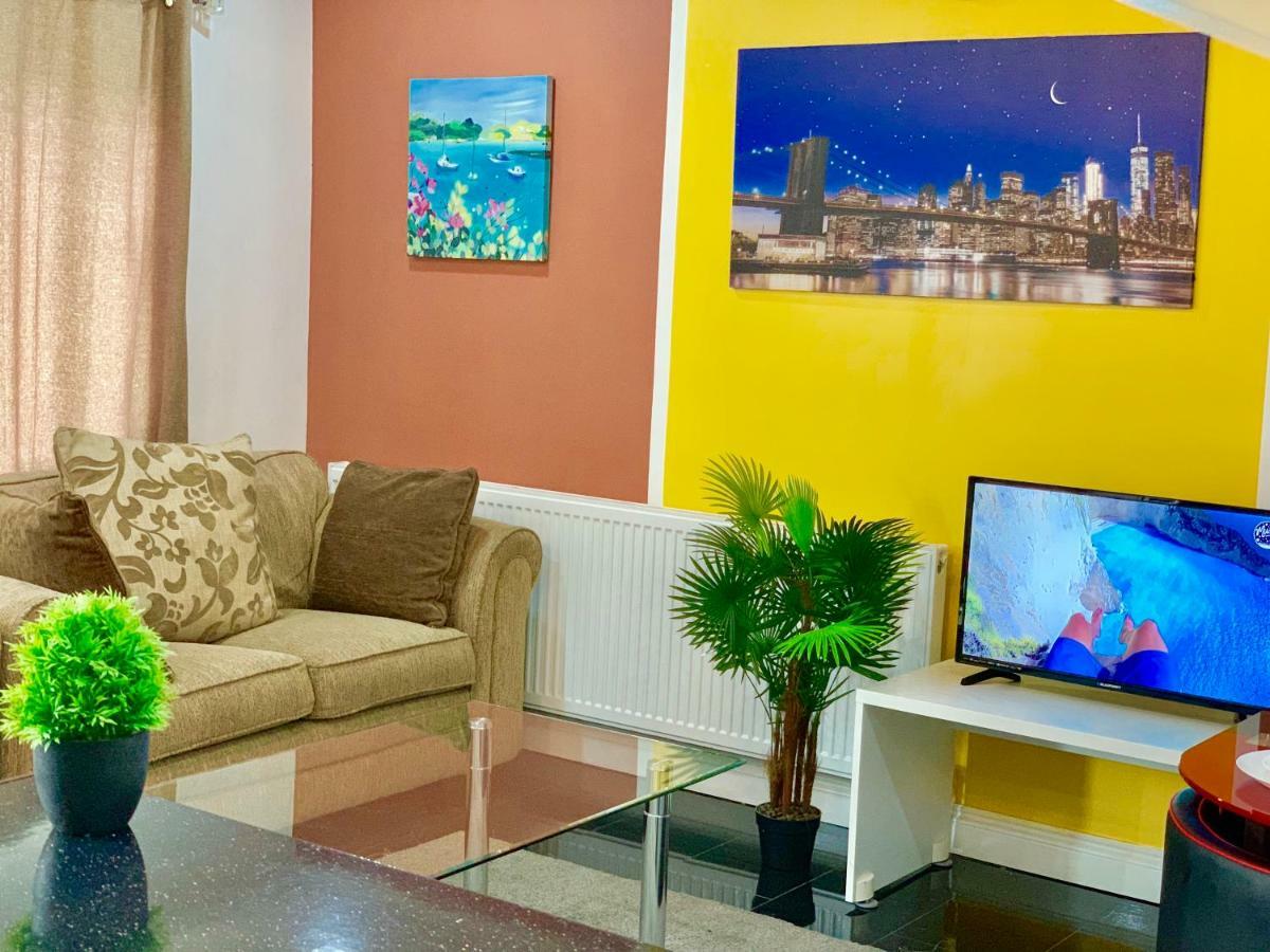London 2 Bedroom Apartment, Kitchen, Reception And Private Garden المظهر الخارجي الصورة